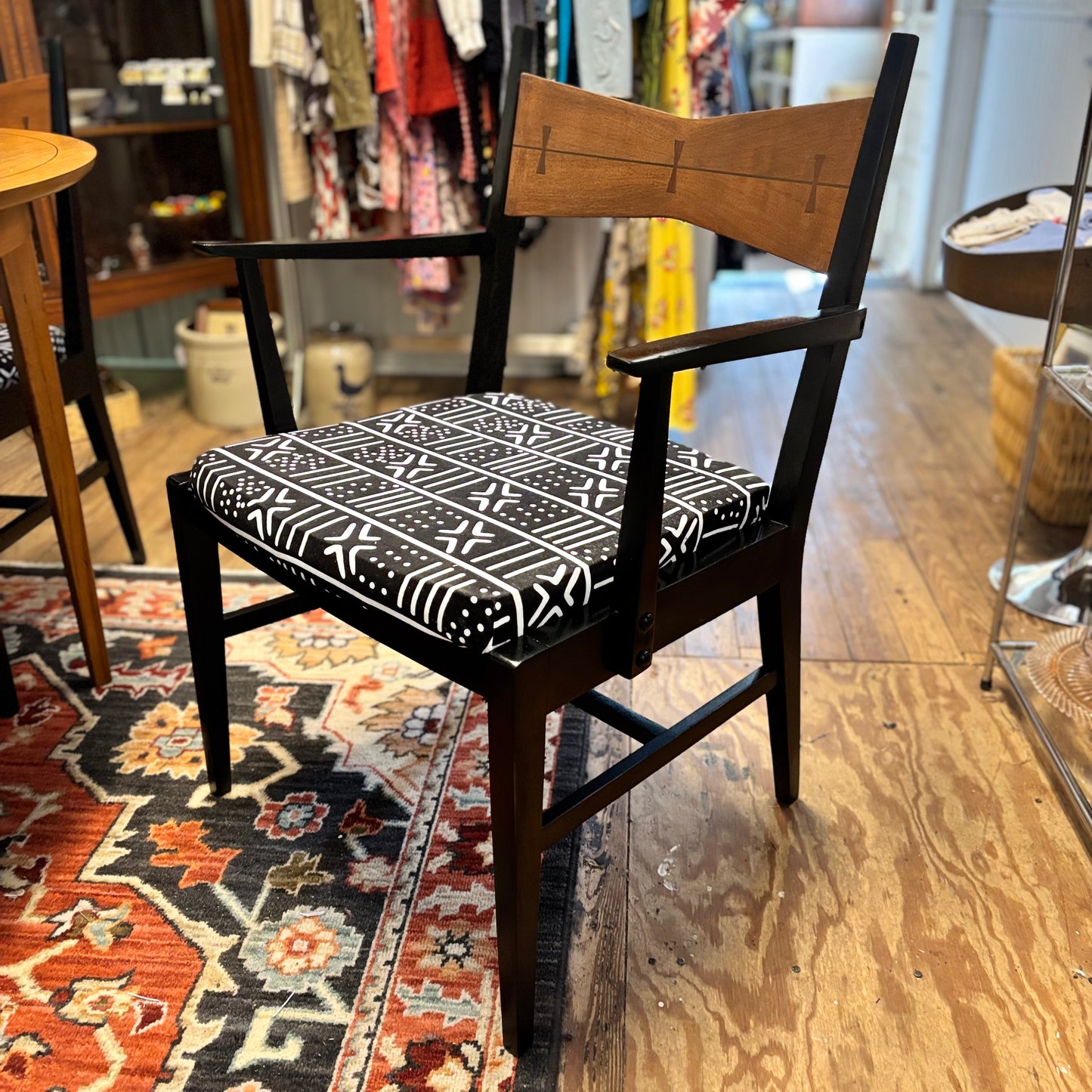 Set of 4 Lane "Tuxedo" Line Chairs