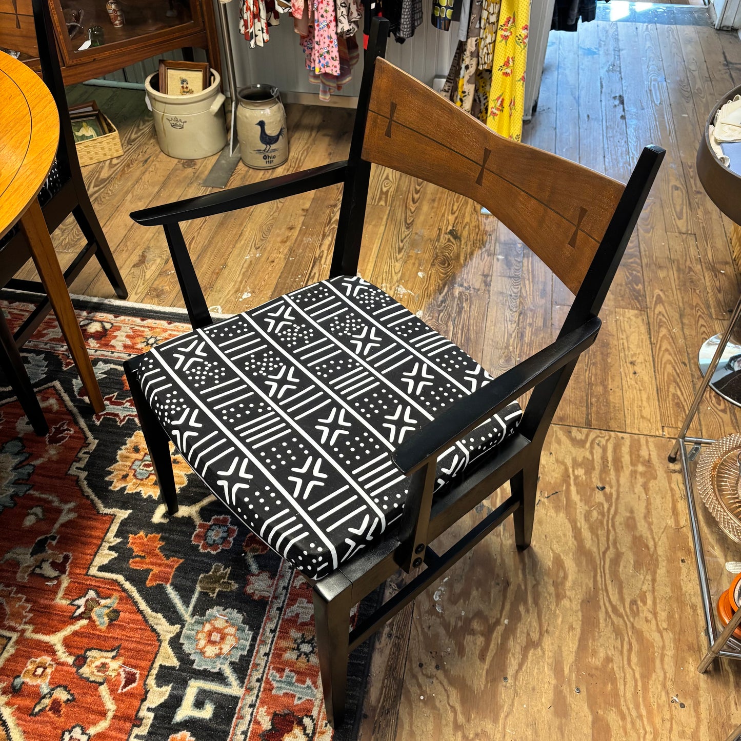Set of 4 Lane "Tuxedo" Line Chairs